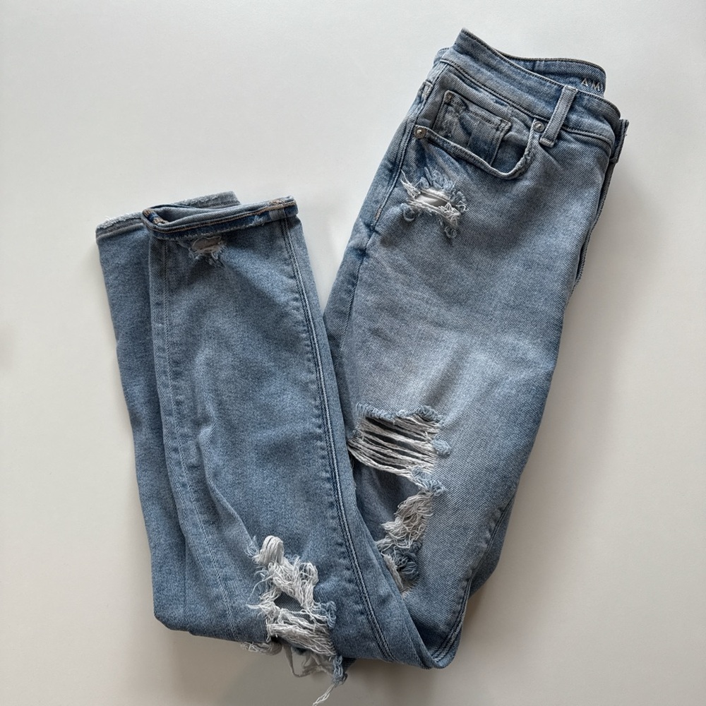 American Eagle Light Blue Distressed Mom Jeans stretch size 0